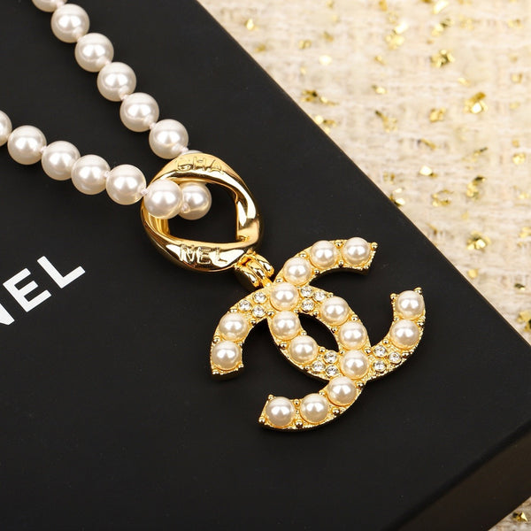 Chanel NECKLACE -18K Gold Pearl, Gold-Finish Metal, Montaigne Choker!